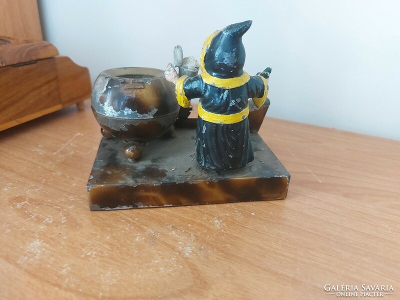 (K) small metal statue souvenir from Munich.