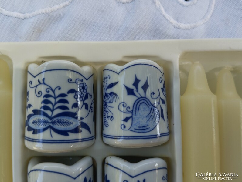 Hagymamintás kis méretű  porcelán gyertyatartó készlet gyertyákkal együtt