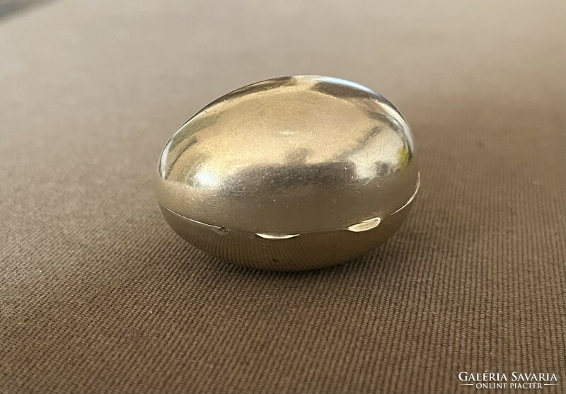 Egg-shaped silver plate