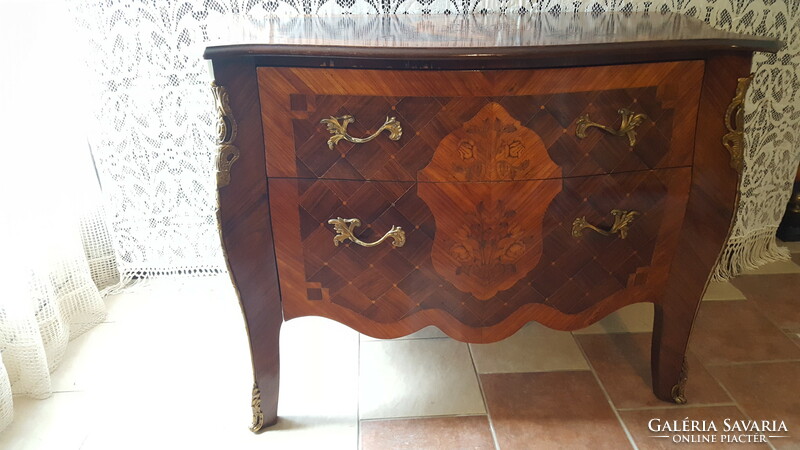 French xv. Lojos-style chest of drawers with marquetry