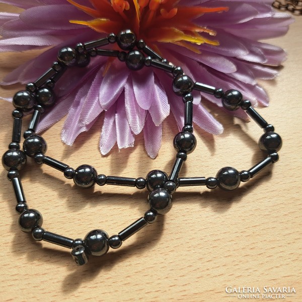Magnetite string of beads
