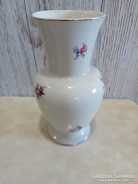 Drasche porcelán váza szórt virágokkal díszítve