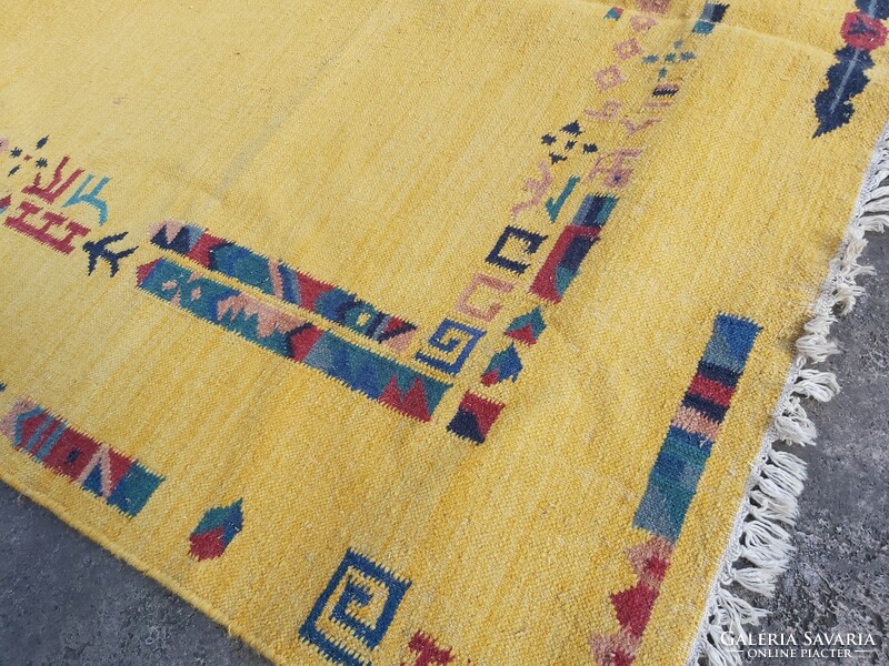 Kézzel szőtt mutatós síkszövött gyapjú szőnyeg 170 x 235 cm, kishibás