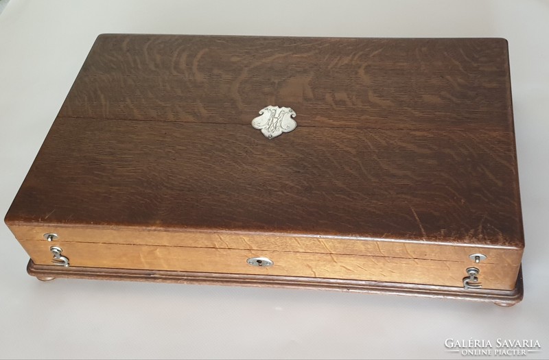 12 személyes ezüst evőeszköz készlet (nettó 2884 g) eredeti fa dobozban