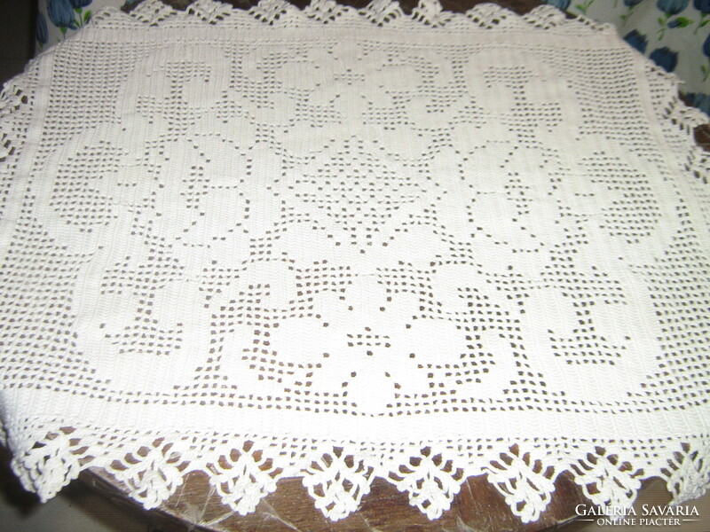 Beautiful white antique baroque pattern hand crocheted tablecloth