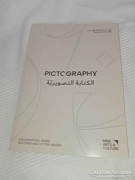 Pictography 2022-es kiállítási kétnyelvű katalógus MNB