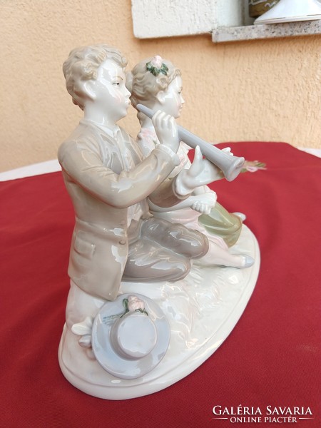 Ifjú szerelmes pár furujával,,gyönyörű Német porcelán szobor,,Hibátlan,25x20cm,minimál ár nélkül..