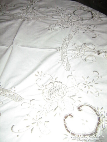 Beautiful rosette floral tablecloth