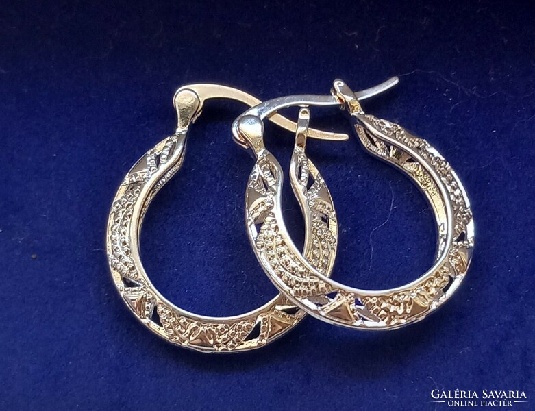 Silver plated hoop earrings.