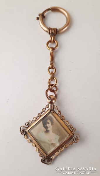 Antique key ring with double-sided mini photo holder