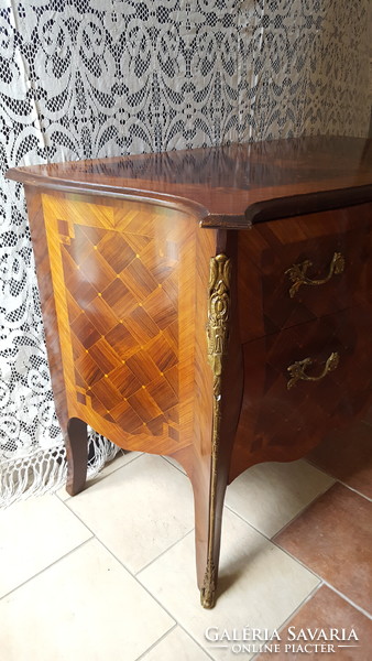 French xv. Lojos-style chest of drawers with marquetry