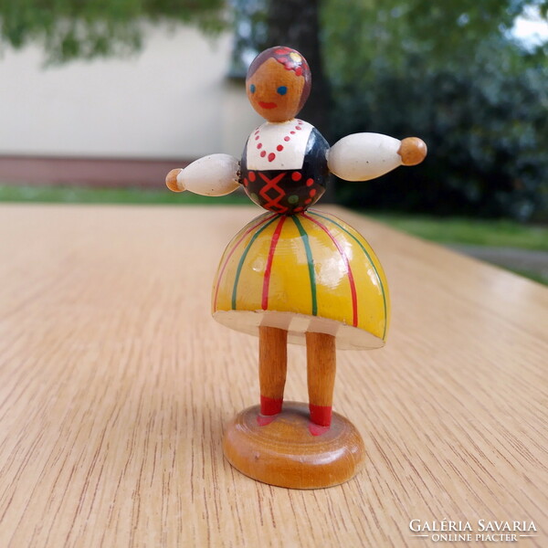 Traditional, painted, carved wooden girl (8 cm.)