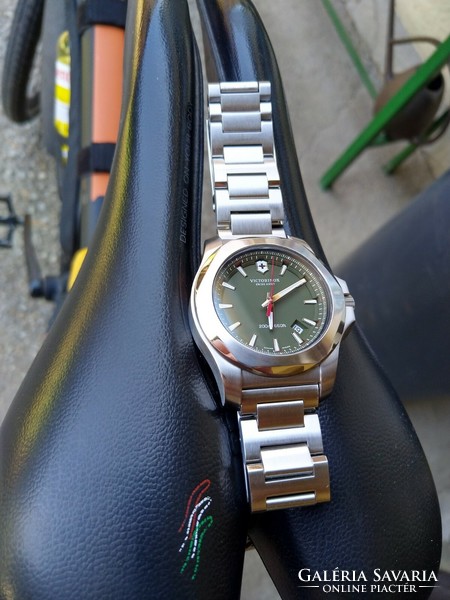 Victorinox stainless steel diving watch