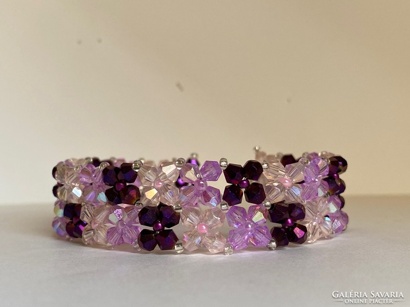 Elegant laced bracelet made of polished Austrian crystal beads