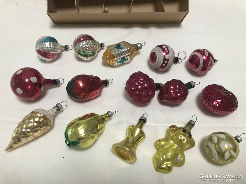 Antik, régi karácsonyfadísz, 15 db üveg mini dísz dobozban (maci, rózsabimbó, szív,..)