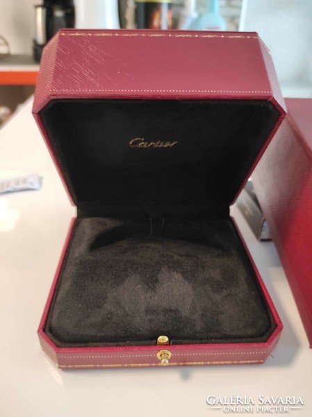 Cartier jewelry box original flawless size: 13 x 13.5 X 7 cm.