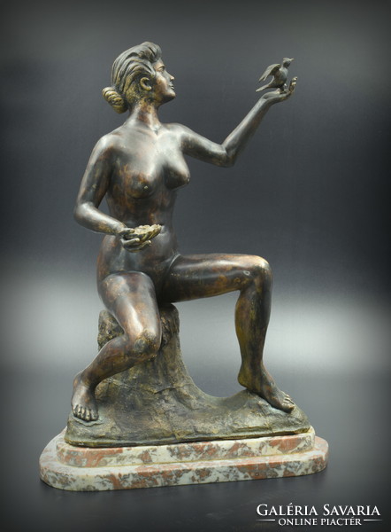 Bronz szobor - Madáretetés