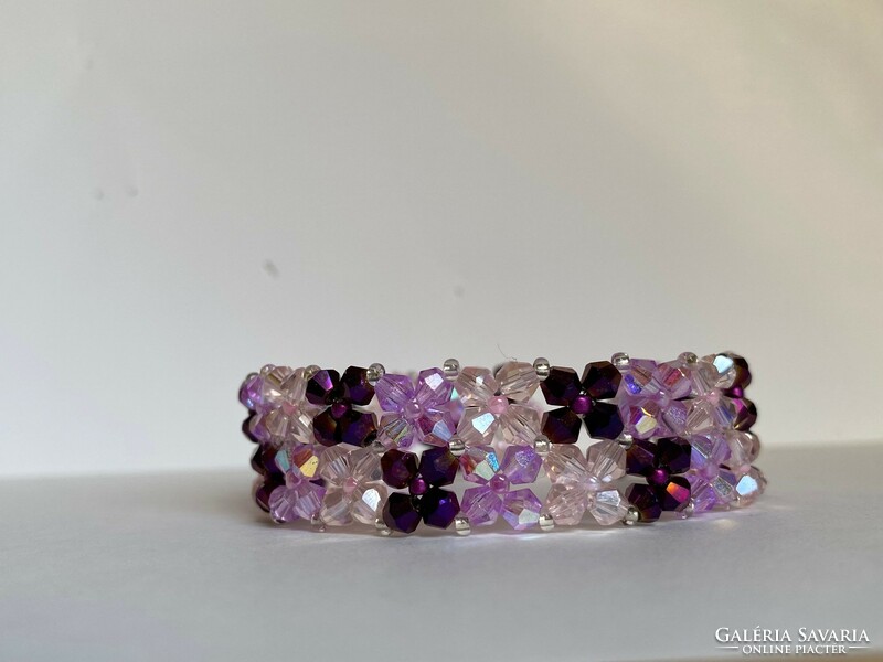 Elegant laced bracelet made of polished Austrian crystal beads