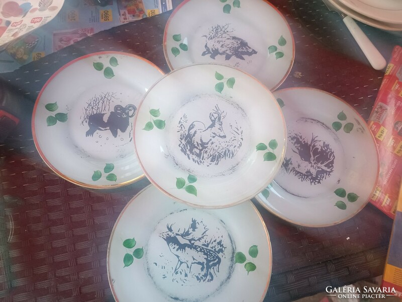 5 plates with retro wildlife scenes