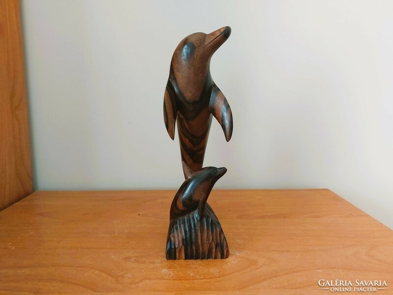 (K) wooden sculpture of dolphins approx. 20 cm high