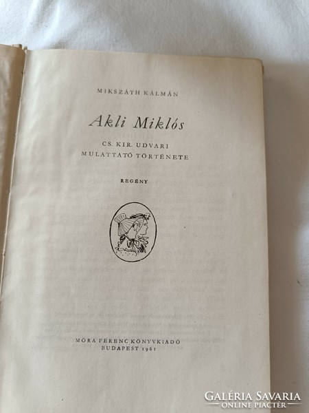 Dotted books - Miklós Akli