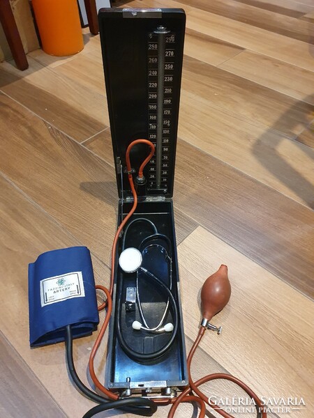 Retro orvosi eszköz higanyos vérnyomásmérő működik periszkóppal :) fonendoszkóp
