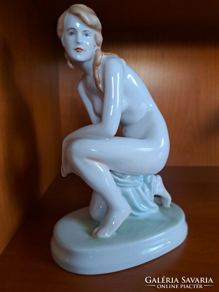 Nice-faced Zsolnay kneeling nude