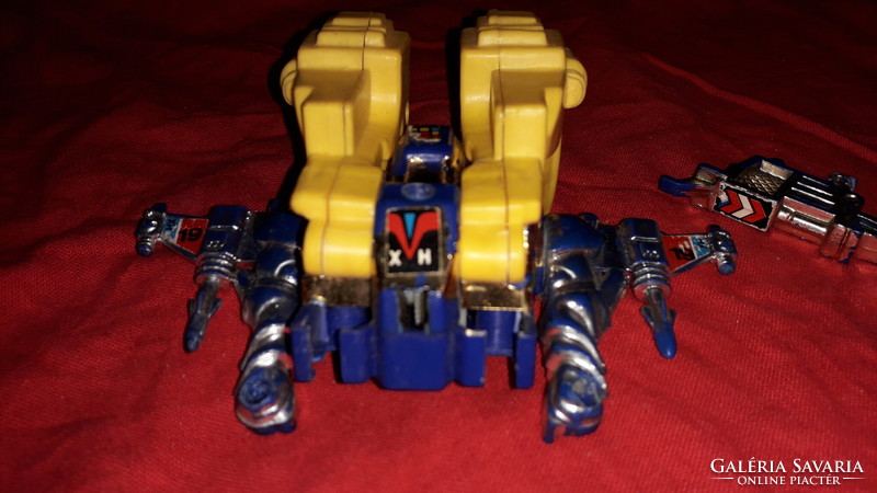 Retro traffic goods large-scale robot Hungarian-made transformers figure 15 cm according to the pictures