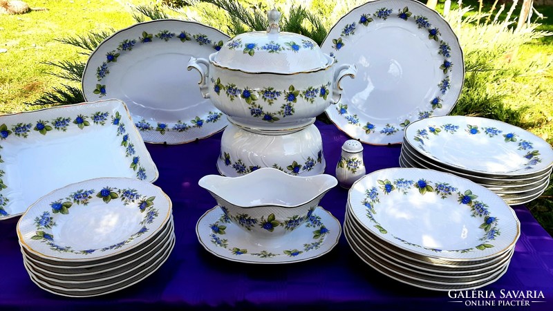 New tableware with blackberry pattern from Hollóháza