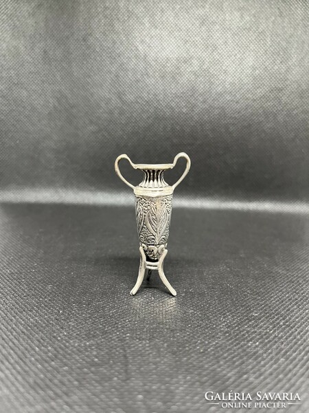 Ezüst miniatűr váza