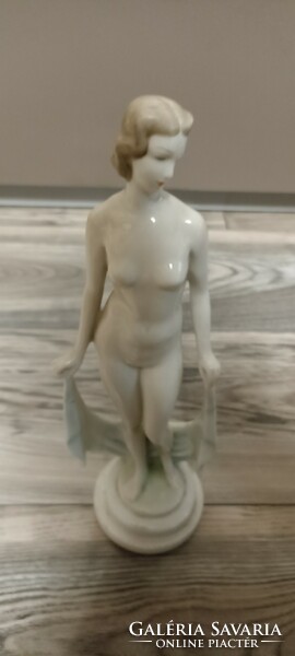 Hölóháza porcelain nude figure