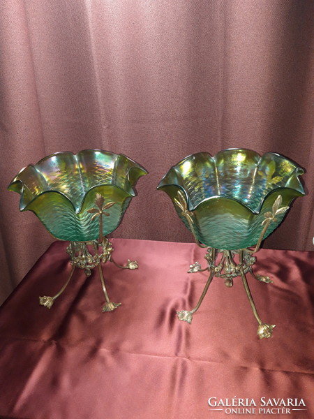 Két Art Nouveau irizáló bronztalpas uránüveg kínáló, asztalközép - Loetz - Austria