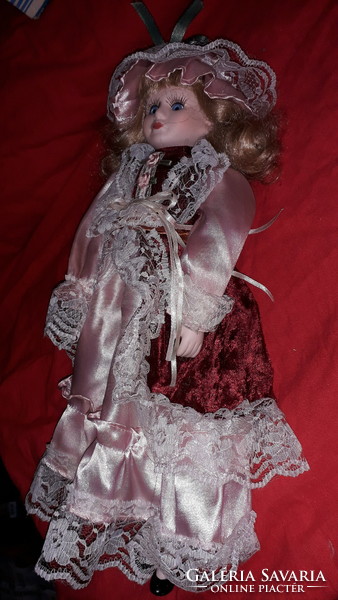 Beautiful antique glass-eyed porcelain doll with antique clothing in lavish condition, 35 cm according to the pictures