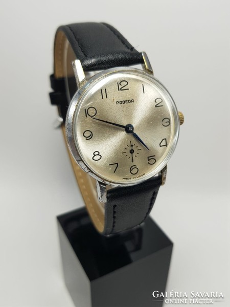 Beautiful Soviet pobeda 15 stone mechanical watch
