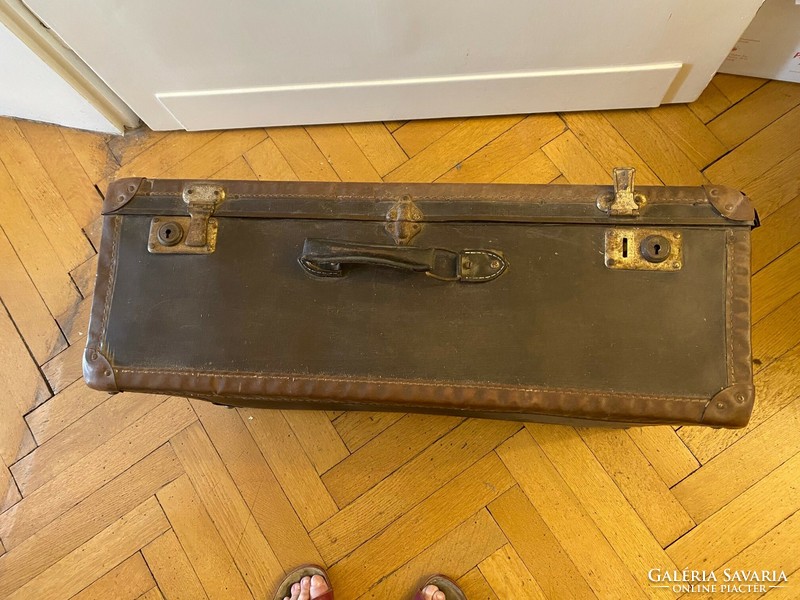 Old suitcase, suitcase, decorated with leather edges. It requires a little renovation. Size: 22x37x64