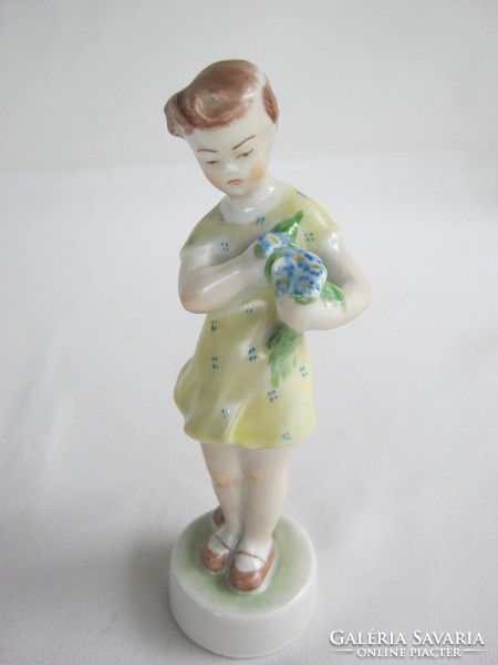 Zsolnay porcelán lány virággal