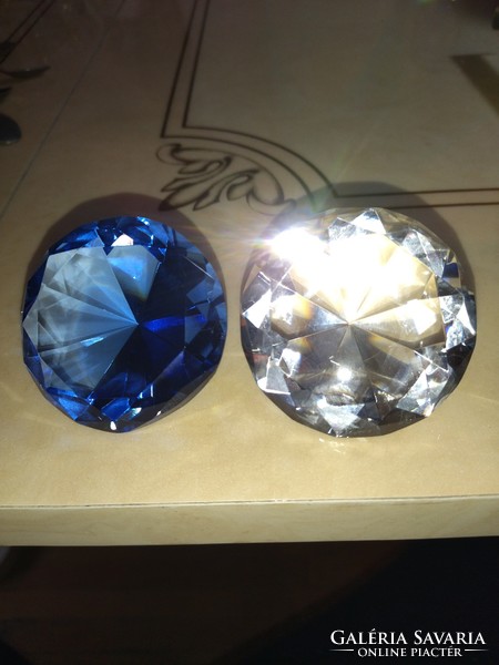 Beautiful 2 pieces of lead crystal ornament, paperweight white and blue