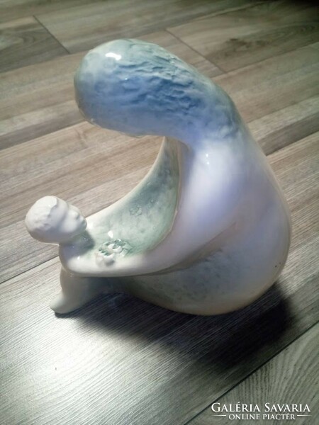 Ceramic mother with her child 25cm