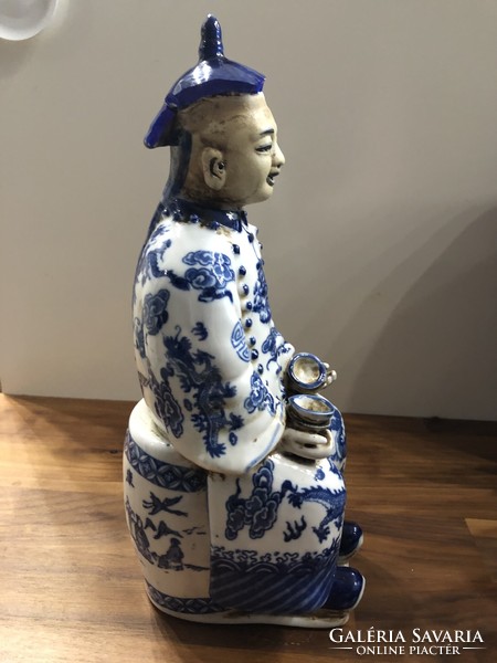 Chinese porcelain statue damaged!