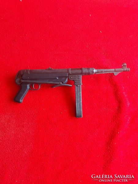 SCHMEISSER MP40