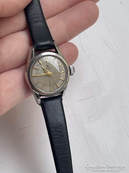 Vintage women's omega wristwatch (in excellent condition)