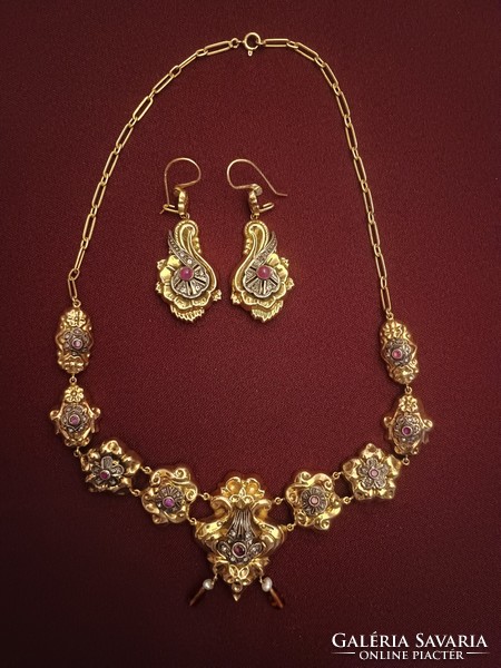 Biedermeier necklace, pair of earrings and matching brooch