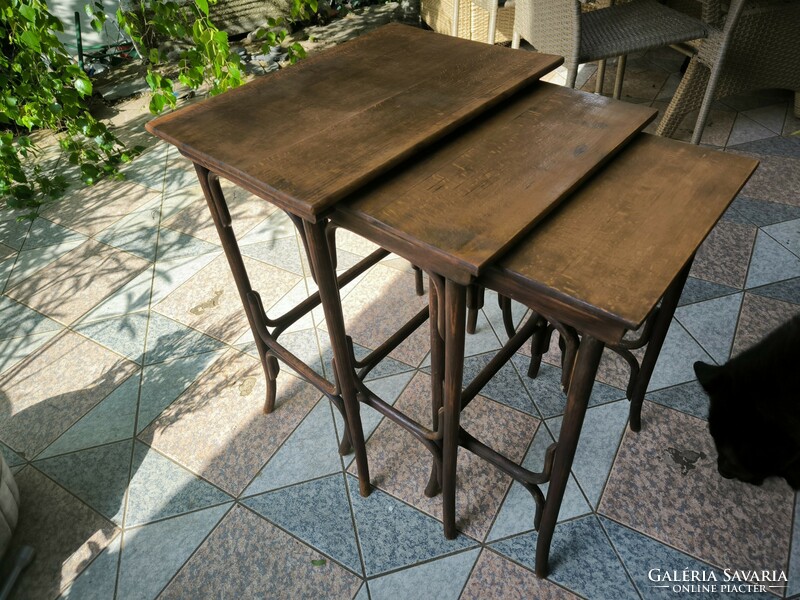 Antik 3 részes Thonet bútor lerakó laptop kàvézó szerviz asztalok egymàsba toltható, Szecesszió Art