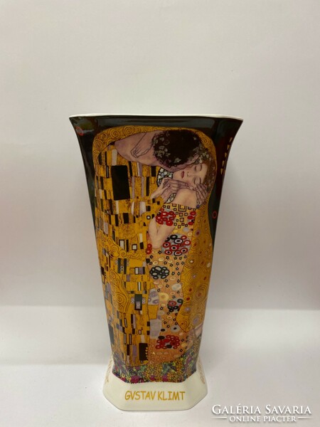 Queen Isabella porcelain vase