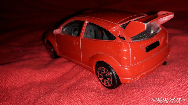 Burago ford focus - red 1:43 metal small car according to the pictures