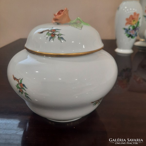 Large Herend Hecsedli porcelain bonbonier with rosehip pattern
