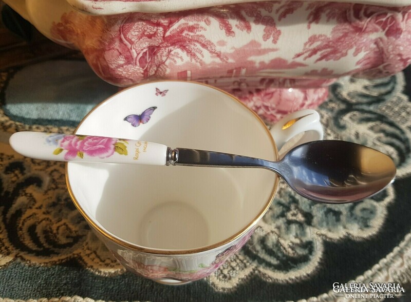 Tea spoon with porcelain handle