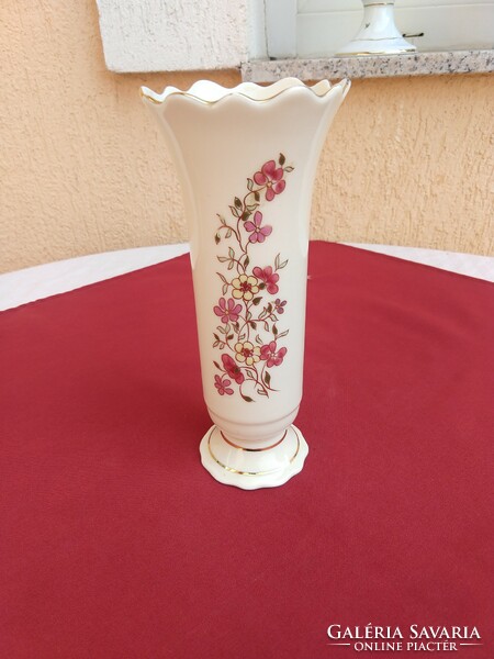 Zsolnay kézzel festet,lila virágos,hullámos peremű váza,,20,5 cm,,Szép állapotú,Leárazva!