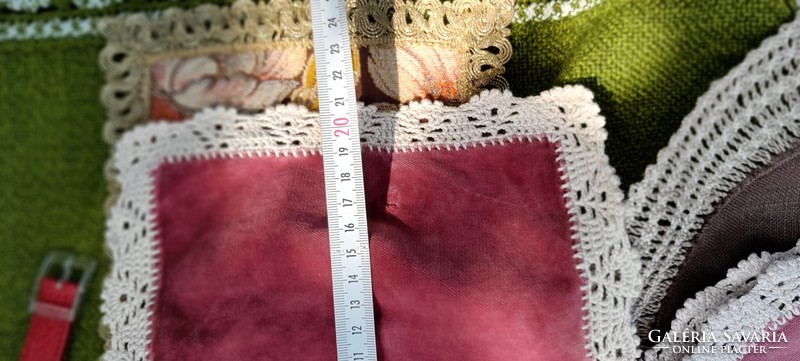 Mirror velvet mauve tablecloth set with crochet edge