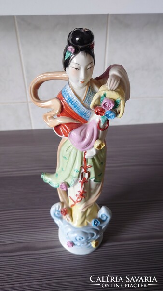 Chinese porcelain, Geisha statue